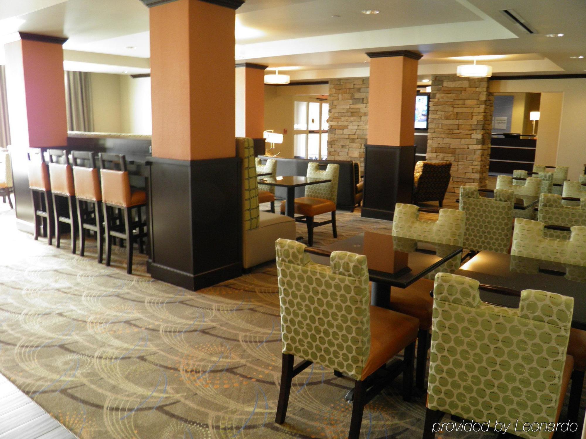 Holiday Inn Express & Suites Overland Park By Ihg Exterior foto